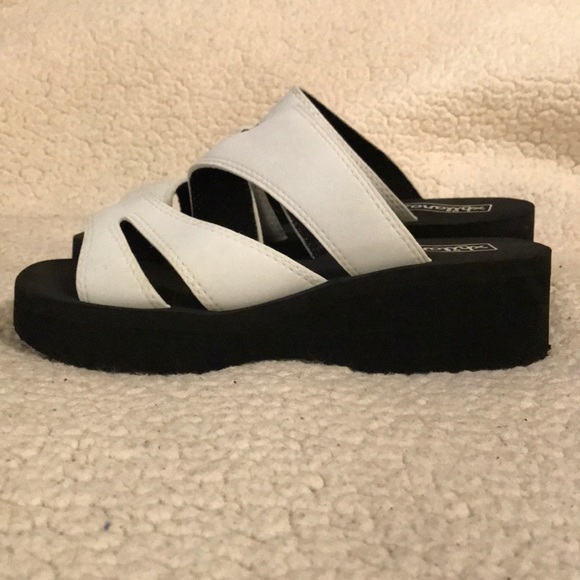 ⛔️SOLD⛔️Vintage sandals💦 - Picture 3 of 3